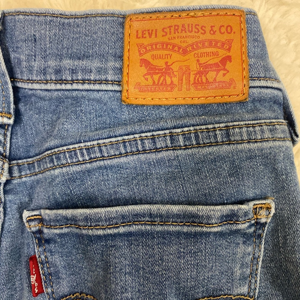 ♡ Levi’s 710 Skinny Jeans ♡